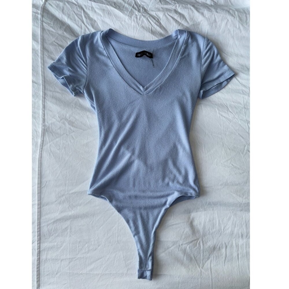 Naked Wardrobe The NW V-Neck Bodysuit Short Sleeve Stretch-Jersey Periwinkle XS